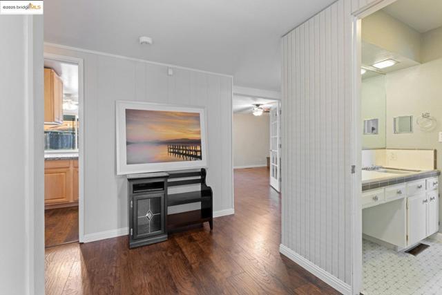 5235 Adelaide WAY, Carmichael CA: https://media.crmls.org/mediaz/c70f468b-689c-42e8-91a1-7443428b8a4b.jpg