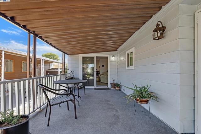 29360 Middleborough Way, Hayward CA: https://media.crmls.org/mediaz/c70f50c3-22e7-4aec-8c28-4c5a47488338.jpg
