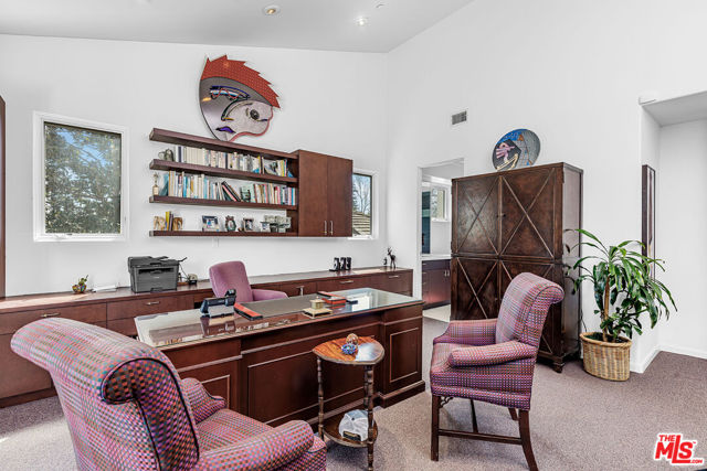222 Avondale Avenue, Los Angeles CA: https://media.crmls.org/mediaz/c70f5b1a-fe98-4560-b2da-9bddae426e78.jpg