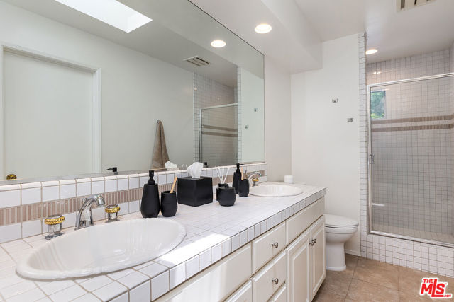 1215 Linda Ridge Lane, Pasadena CA: https://media.crmls.org/mediaz/c70fa4ee-0fd3-4719-a054-56cc8a70f001.jpg