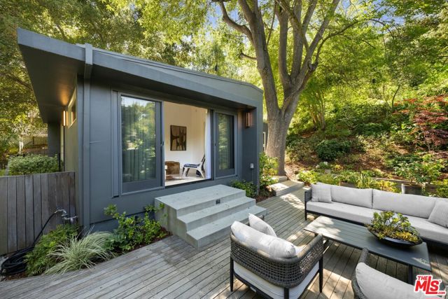 8811 Wonderland Avenue, Los Angeles CA: https://media.crmls.org/mediaz/c7100a41-09a4-450e-a092-5d9f65755d2d.jpg