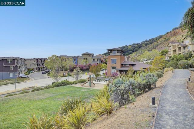 6130 Old Quarry Loop, Oakland CA: https://media.crmls.org/mediaz/c7107d31-1672-4d2c-ba2e-ec47f5c6fdef.jpg
