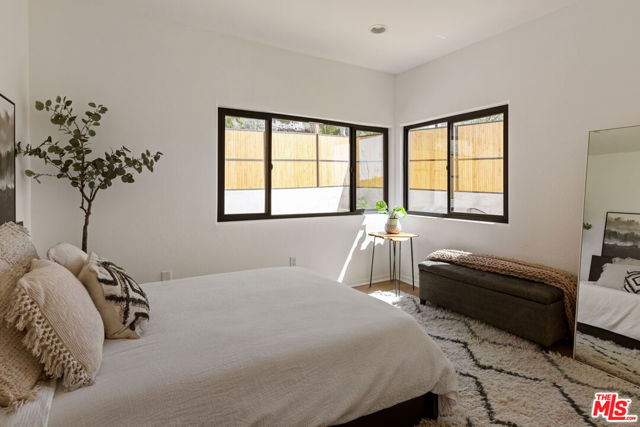 3750 Roberta Street, Los Angeles CA: https://media.crmls.org/mediaz/c710f3ae-e77b-4138-9b88-e3fac0ffe45c.jpg