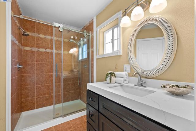 6176 Thomas Ave, Newark CA: https://media.crmls.org/mediaz/c71123b7-8059-4f1b-a3d3-3e2bf344df50.jpg