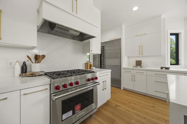 1095 Macadamia Drive, Hillsborough CA: https://media.crmls.org/mediaz/c7114564-7224-4c53-85ec-fd7e2d5ed2f9.jpg