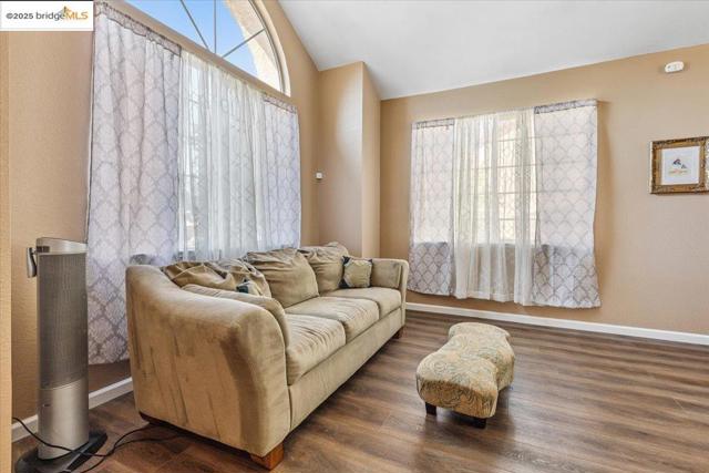1531 Rutherford Ln, Oakley CA: https://media.crmls.org/mediaz/c711ac3a-0879-489d-adc0-11aa197db8f9.jpg