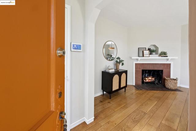 5318 Fleming Avenue, Oakland CA: https://media.crmls.org/mediaz/c711b764-2a92-4b5c-8137-1f8ab598fecc.jpg