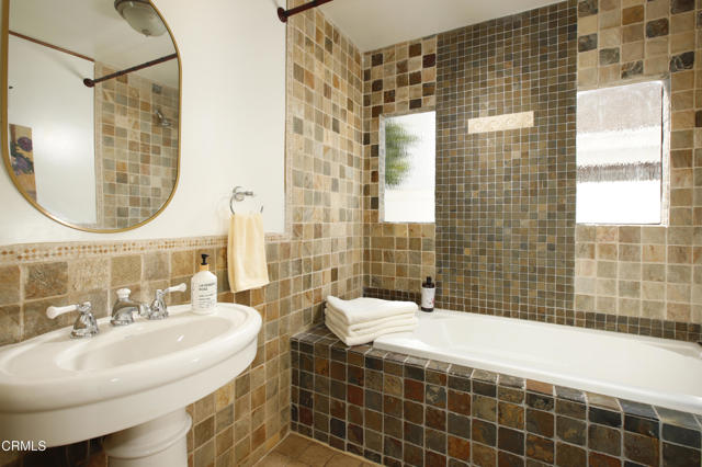 Detail Gallery Image 12 of 24 For 575 Eldora Rd, Pasadena,  CA 91104 - 2 Beds | 2 Baths