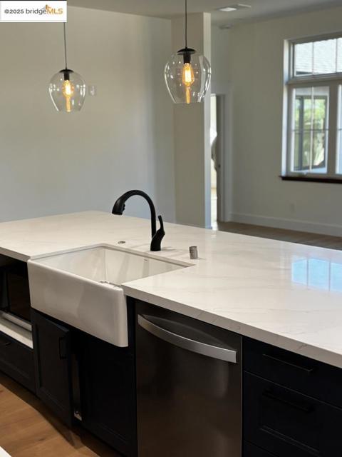 911 Peggy LN, Menlo Park CA: https://media.crmls.org/mediaz/c711e4a8-7977-4478-9fd3-2b933de7cf9f.jpg