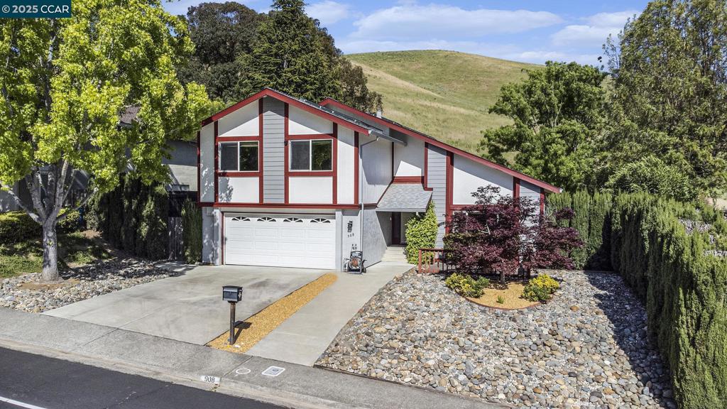 908 Rose Dr