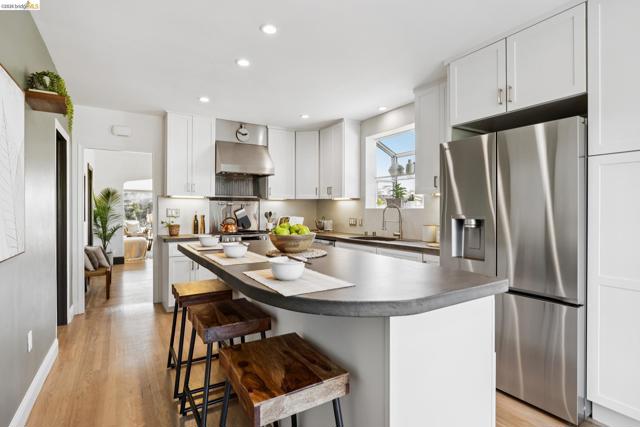 1509 Francis St, Albany CA: https://media.crmls.org/mediaz/c712d6a8-4226-432d-b0ef-49f18f67a010.jpg