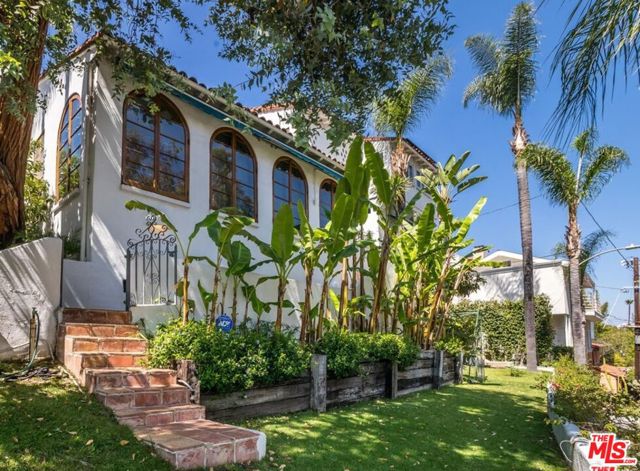 7825 Hillside Avenue, Los Angeles CA: https://media.crmls.org/mediaz/c7134fd6-eb6a-4e17-8036-c125dc2290b9.jpg