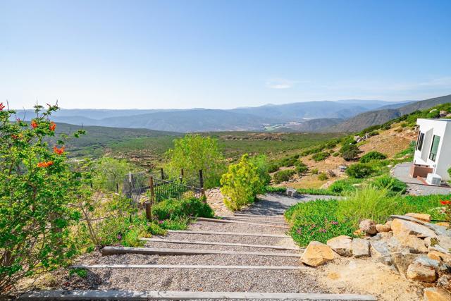 403 Black Canyon Place, Ramona CA: https://media.crmls.org/mediaz/c713a064-feaa-4ea2-9a7f-c3d71002517b.jpg