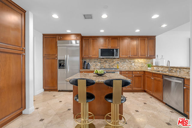 143 N Arnaz Drive, Beverly Hills CA: https://media.crmls.org/mediaz/c713b6e5-b371-48e9-b9fc-c20dbdf8d2eb.jpg