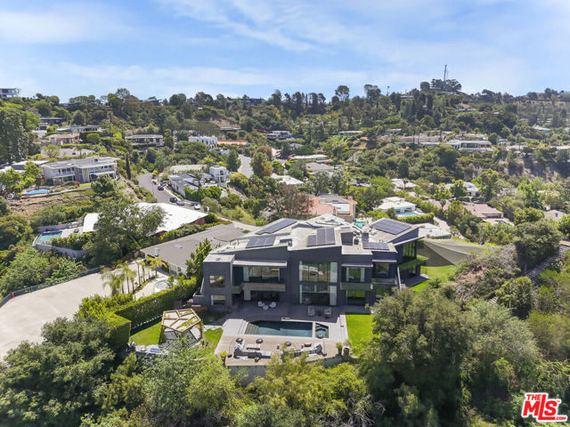 9152 Janice Place, Beverly Hills CA: https://media.crmls.org/mediaz/c713c462-5f11-462e-9f5a-1f1f1c4be761.jpg