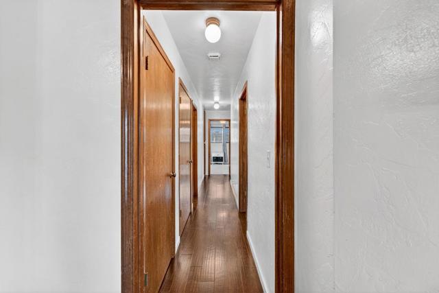 1260 Heather Glen Circle, Hollister CA: https://media.crmls.org/mediaz/c713e5e5-9c82-47b9-b452-dd1f1b9cd0e4.jpg