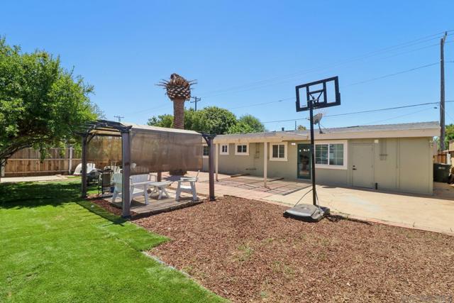706 N Ash St, Escondido CA: https://media.crmls.org/mediaz/c714635b-2570-4f2a-b2d5-a9fadbf84256.jpg