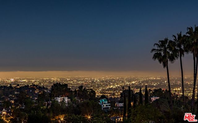 3306 Deronda Drive, Los Angeles CA: https://media.crmls.org/mediaz/c7146480-dc62-4f02-a09e-574e42d55863.jpg