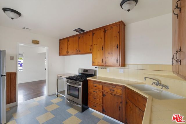 821 Laveta Terrace, Los Angeles CA: https://media.crmls.org/mediaz/c71475bd-6e16-44c2-a005-5b265b37a6fd.jpg