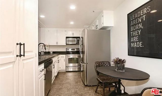 880 1st Street, Los Angeles, California 90012, 2 Bedrooms Bedrooms, ,2 BathroomsBathrooms,Condominium,For Sale,1st,24431939