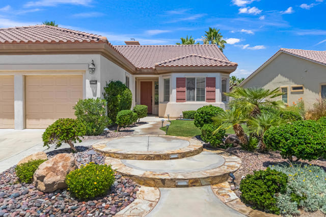 40259 Calle Cancun, Indio CA: https://media.crmls.org/mediaz/c7152d41-2be3-40ed-9a25-e71155d6220a.jpg