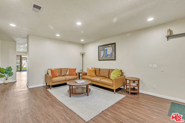 433 E 97th Street, Los Angeles CA: https://media.crmls.org/mediaz/c71563cf-d61f-43d3-9a82-a89d64e70fd4.jpg