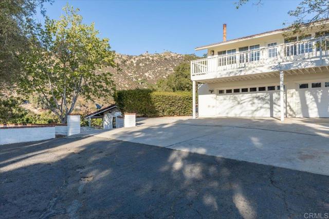 748 Old Oak Ridge, San Marcos CA: https://media.crmls.org/mediaz/c715ad91-07eb-4b48-9bae-0c51c889bacf.jpg