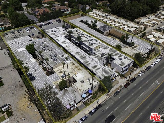 8567 Balboa Boulevard, Northridge CA: https://media.crmls.org/mediaz/c7164d3f-fbbc-4cff-b3d1-3ef88ad61c7c.jpg