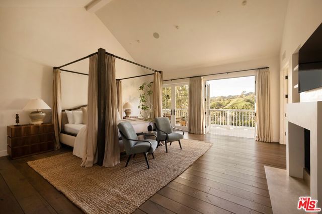 1319 Amalfi Drive, Pacific Palisades CA: https://media.crmls.org/mediaz/c7177718-b70d-4aba-8388-4ab9034cf582.jpg