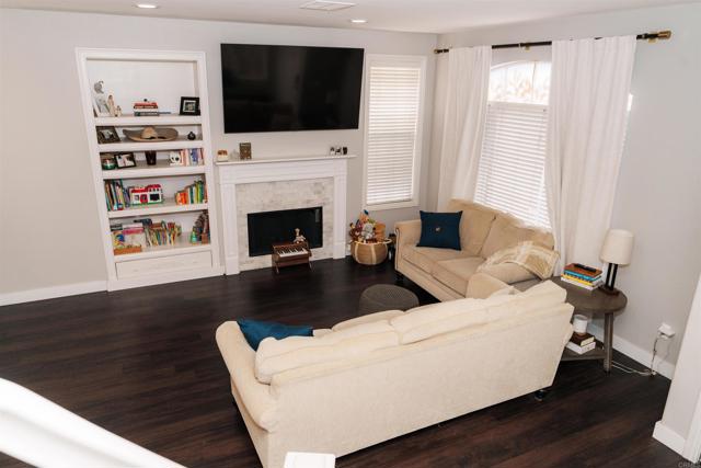 Detail Gallery Image 4 of 20 For 739 San Juan Pl, Chula Vista,  CA 91914 - 3 Beds | 2/1 Baths