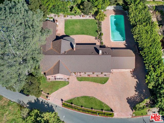 1110 Sutton Way photo 20
