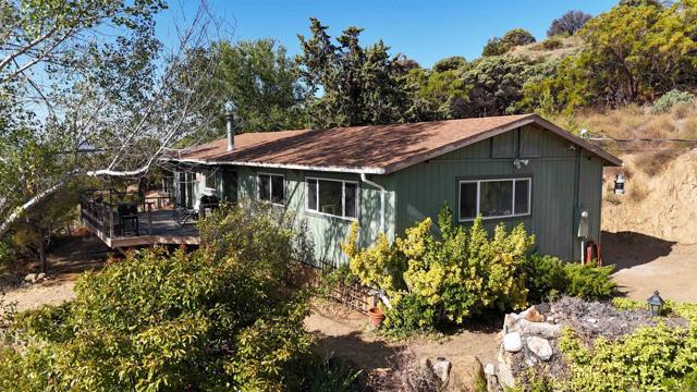 38281 Western Hills Drive, Anza CA: https://media.crmls.org/mediaz/c7184c65-d7d4-432f-b946-9a63d62f5c63.jpg