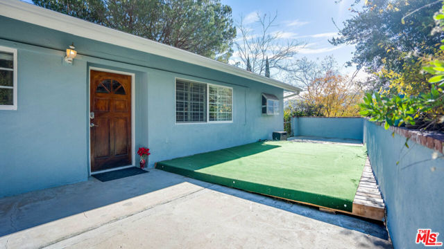 9631 CRYSTAL VIEW Drive, Tujunga CA: https://media.crmls.org/mediaz/c718f92b-cded-4083-b8c0-3345dacefcbb.jpg