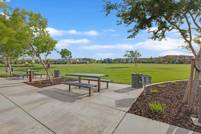 2222 Davie Pl, Tracy CA: https://media.crmls.org/mediaz/c719cc54-0c60-4743-8713-9f1654440b34.jpg