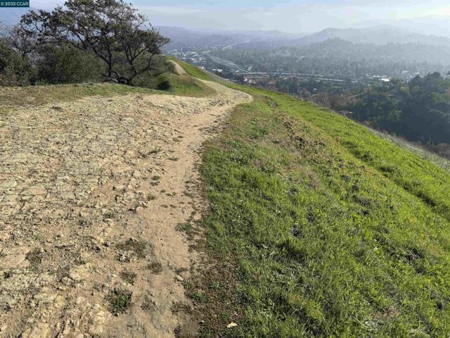 43 Cuesta way, Walnut Creek CA: https://media.crmls.org/mediaz/c719ce29-ec70-44f6-8ea8-5ba9543e2f80.jpg