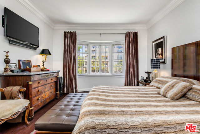 10335 Wilshire Boulevard, Los Angeles CA: https://media.crmls.org/mediaz/c71a463c-a879-4c80-bb1f-ca263a8b293c.jpg