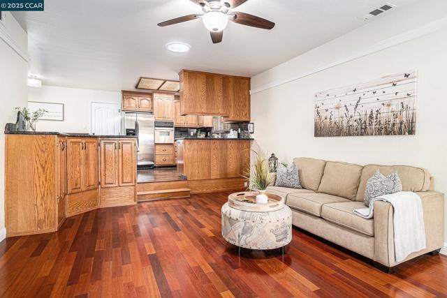 1543 Heartwood Dr, Concord CA: https://media.crmls.org/mediaz/c71a8c08-174b-41c0-adf3-610df0382a8c.jpg