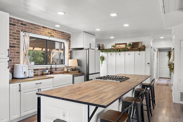 Image 27 of 64 For 8405 Foothill