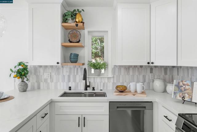 2933 Ptarmigan Dr, Walnut Creek CA: https://media.crmls.org/mediaz/c71adbe7-1f88-4777-b65c-ea0c4b8f6c8a.jpg