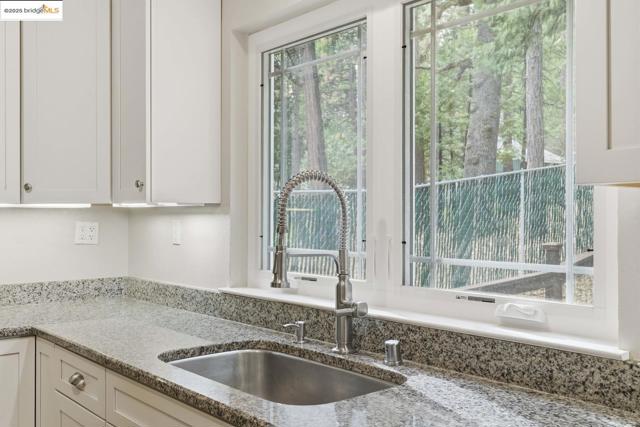 2136 Silver DR, Arnold CA: https://media.crmls.org/mediaz/c71afdeb-f1e5-4dce-a385-d70195f3fd0a.jpg