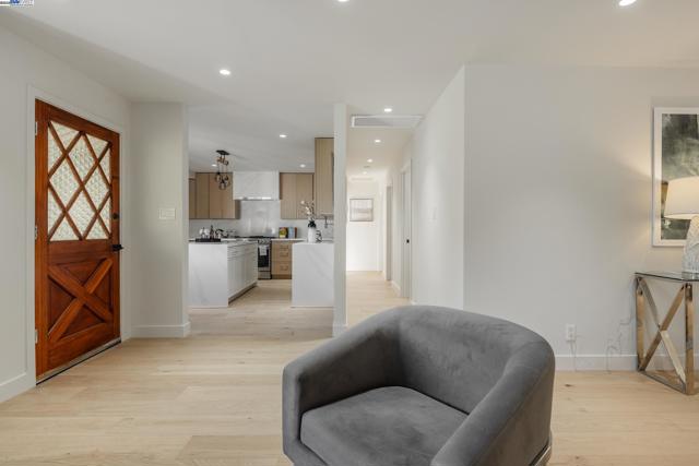 1980 Dayton Ave, San Leandro CA: https://media.crmls.org/mediaz/c71b7523-415e-4590-8a4d-f220bb6852d4.jpg