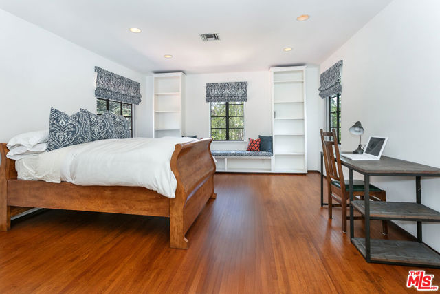 627 N Alta Drive, Beverly Hills CA: https://media.crmls.org/mediaz/c71b9192-5969-4346-8787-71a00ae47fe2.jpg