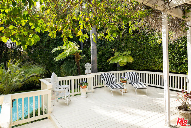 601 Woodruff Avenue, Los Angeles CA: https://media.crmls.org/mediaz/c71c7315-8374-4630-a898-86addb833f0d.jpg