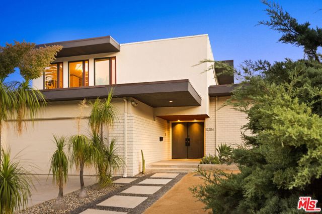 5284 Los Diegos Way, Los Angeles CA: https://media.crmls.org/mediaz/c71ce827-a17e-4bc5-91c6-1ff3f07d9039.jpg