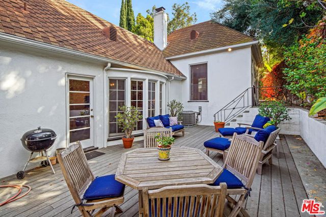 10614 Le Conte Avenue, Los Angeles CA: https://media.crmls.org/mediaz/c71f1b23-93ba-4380-b406-a5cd943e76b9.jpg