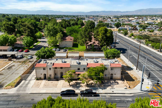 102 E Lancaster Boulevard, Lancaster CA: https://media.crmls.org/mediaz/c71f48ac-2b68-436b-9708-c5a331f9e596.jpg