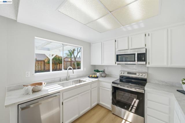 Image 15 of 47 For 5981 Skylinks