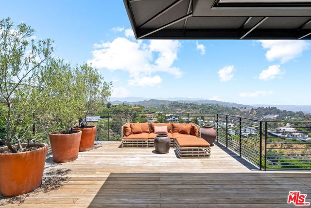 1030 Somera Road, Los Angeles CA: https://media.crmls.org/mediaz/c71fc6b8-a647-43bf-bfef-4ac1570407ea.jpg