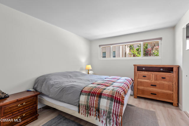 4230 Canoga Avenue, Woodland Hills CA: https://media.crmls.org/mediaz/c71ff504-61a4-4c4f-b638-65099336640d.jpg
