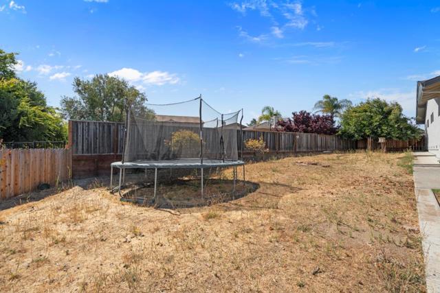 215 Rays Circle, Hollister CA: https://media.crmls.org/mediaz/c7200fb9-23bc-436a-a2b0-ffbfbf798879.jpg